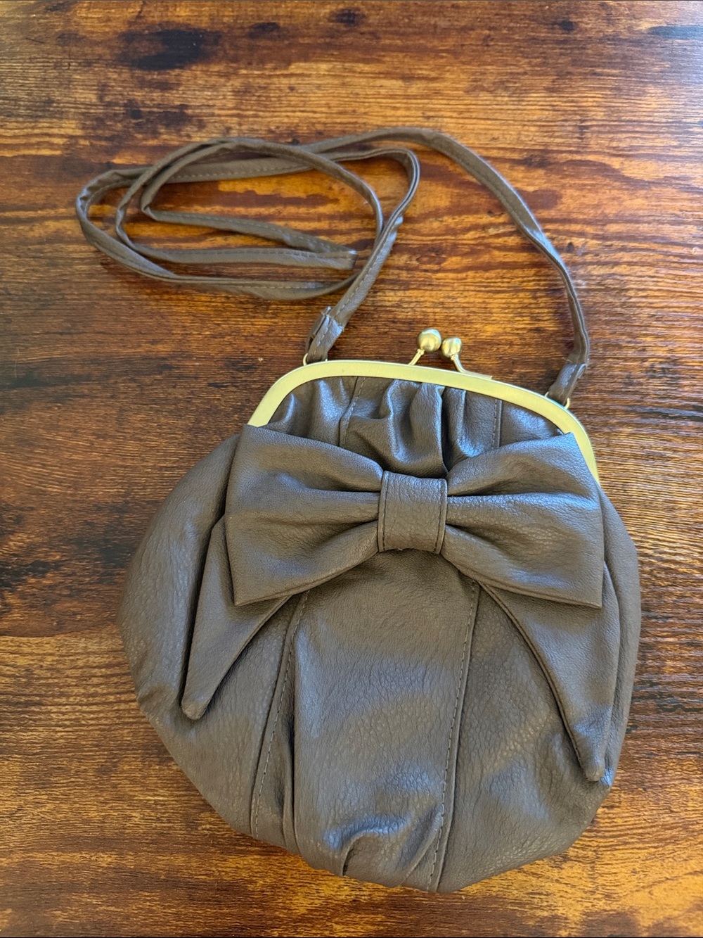 UNDER ONE SKY faux Brown leather Bow clasp vintage hand purse crossbody bag